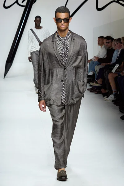 Look 27